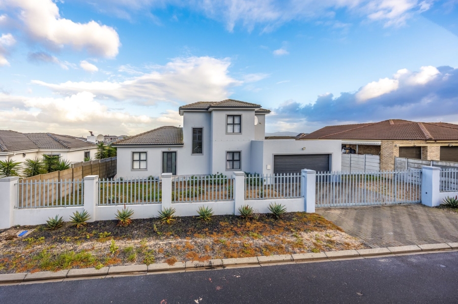 3 Bedroom Property for Sale in Jakarandas Western Cape